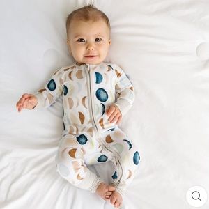 NWT Little Sleepies Luna Neutral Zippy